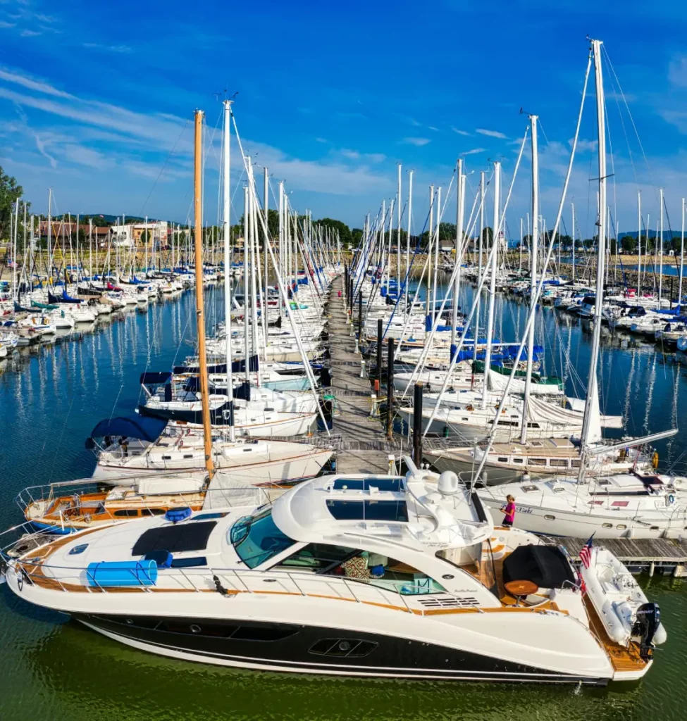 Bateaux Au Port, A Quai, Bateau Moteur, Vie à Bord, Vie Sur Un Bateau, Vie En Bateau, Vienbateau